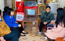 Đoàn Trường THPT Cao Bình tổ chức thăm và chúc tết gia đình học sinh có hoàn cảnh khó khăn